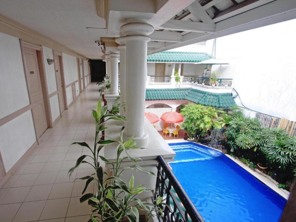 Hotel Galleria Davao Екстер'єр фото