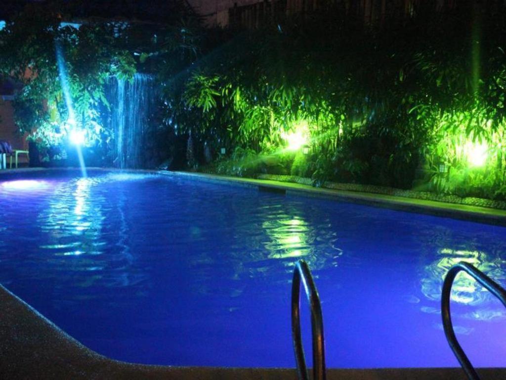 Hotel Galleria Davao Екстер'єр фото