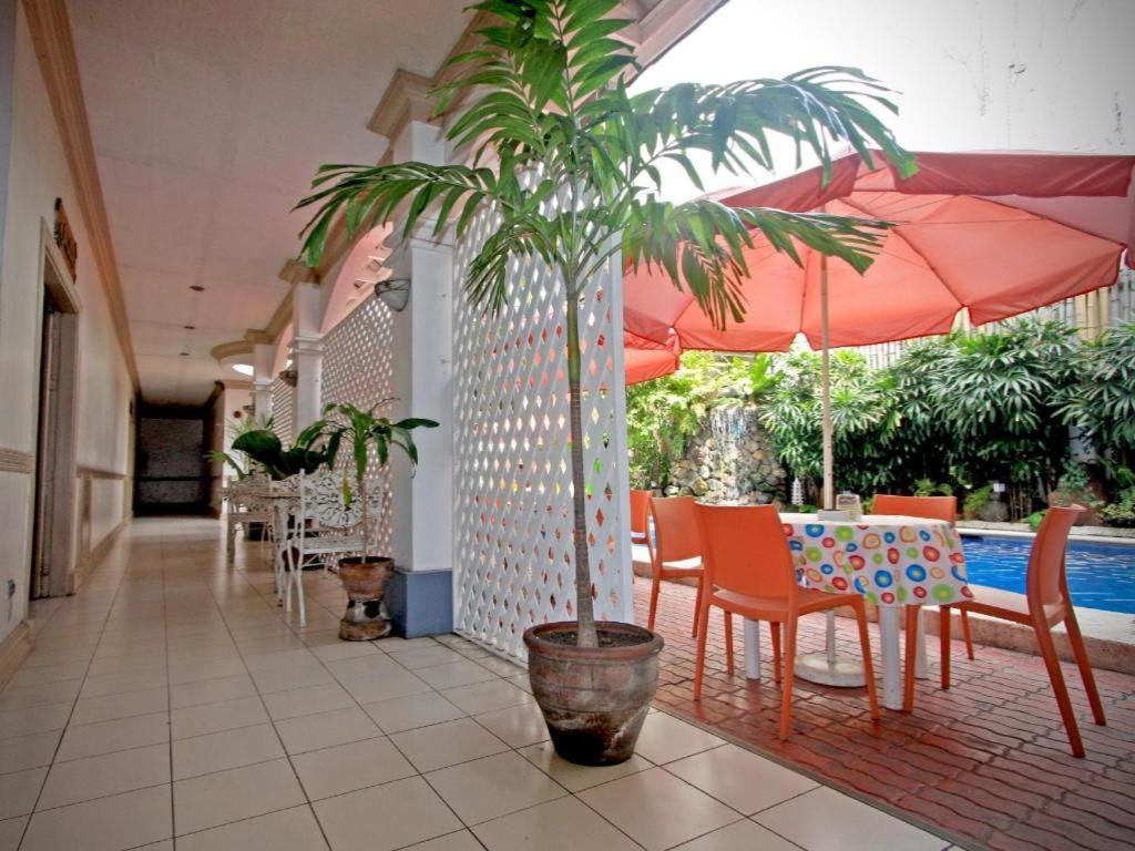 Hotel Galleria Davao Екстер'єр фото