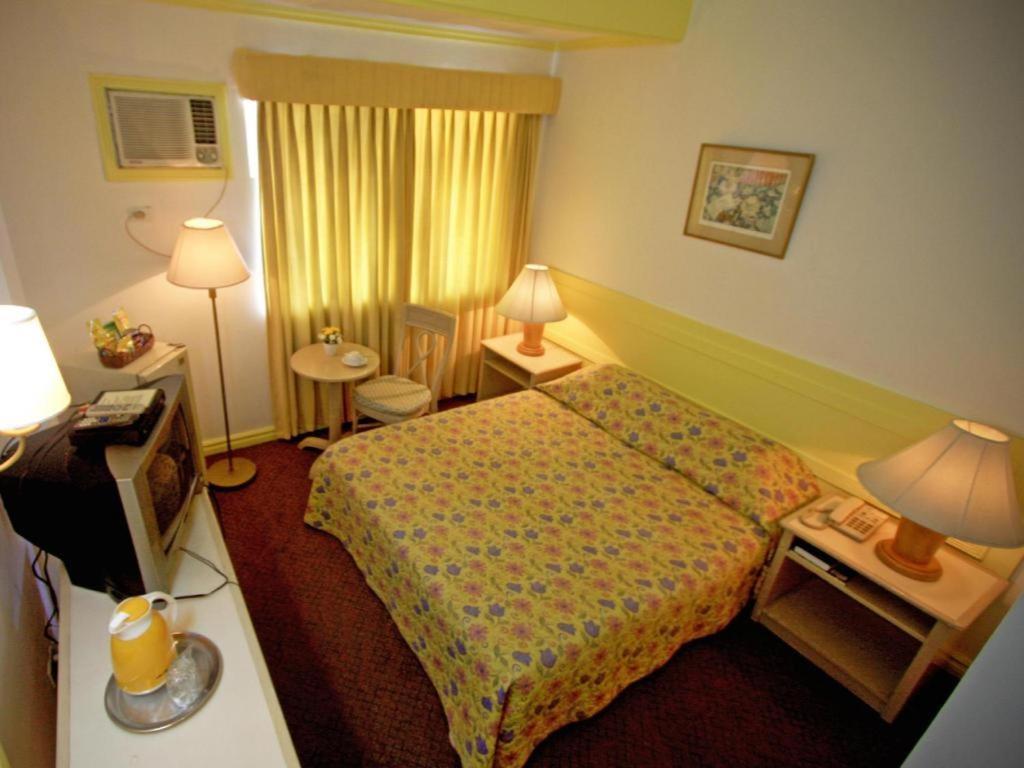 Hotel Galleria Davao Екстер'єр фото