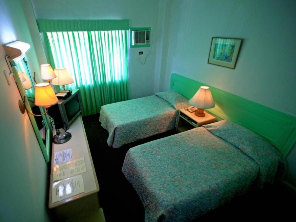 Hotel Galleria Davao Екстер'єр фото