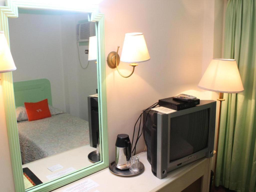 Hotel Galleria Davao Екстер'єр фото