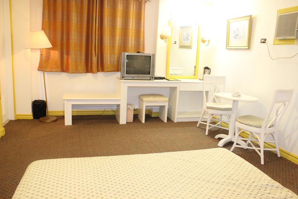 Hotel Galleria Davao Екстер'єр фото