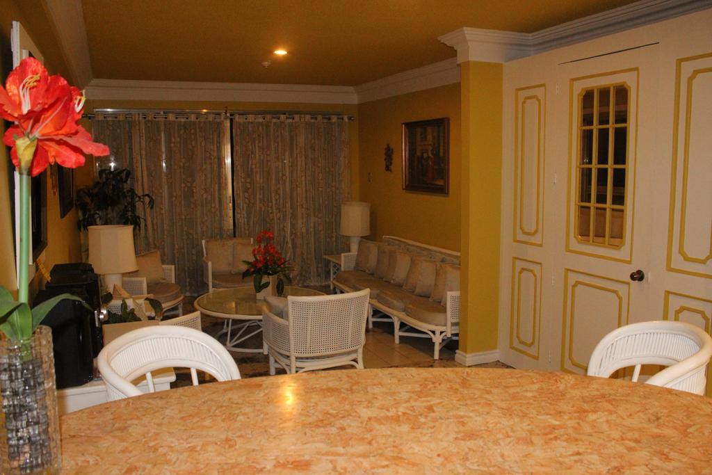 Hotel Galleria Davao Екстер'єр фото
